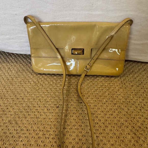 Max mara vintage patent leather Elegant Tan Leather Clutch. Very clean interior - Picture 3 of 12